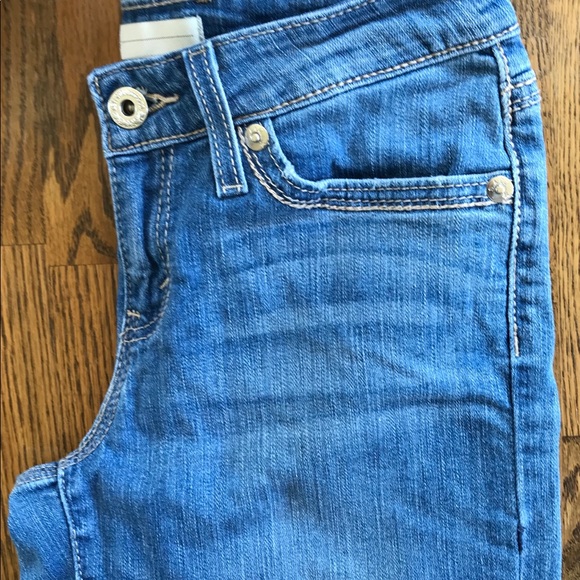 Size 4 Levi’s Capri Jeans. - Picture 7 of 7